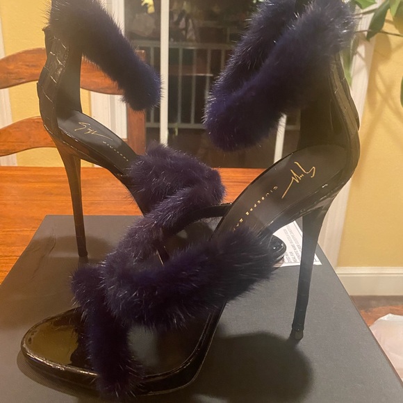Giuseppe Zanotti  Mink stilettos blue mink w/black crock embossed heel Size 41 - Picture 7 of 15